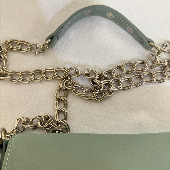 LONGCHAMP
Paris Rocks Lambskin Chain Crossbody Menthol - Picture 13 of 16